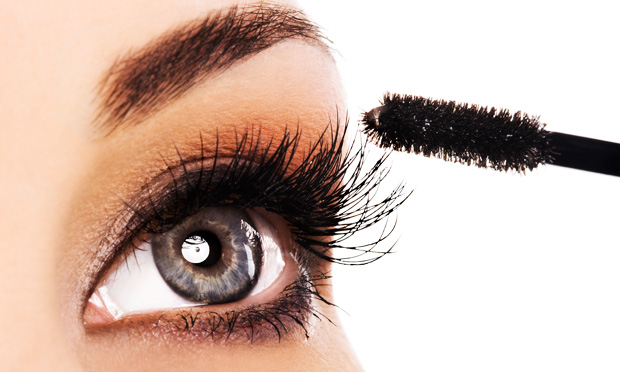 5 erros que você não pode cometer ao usar máscara para cílios