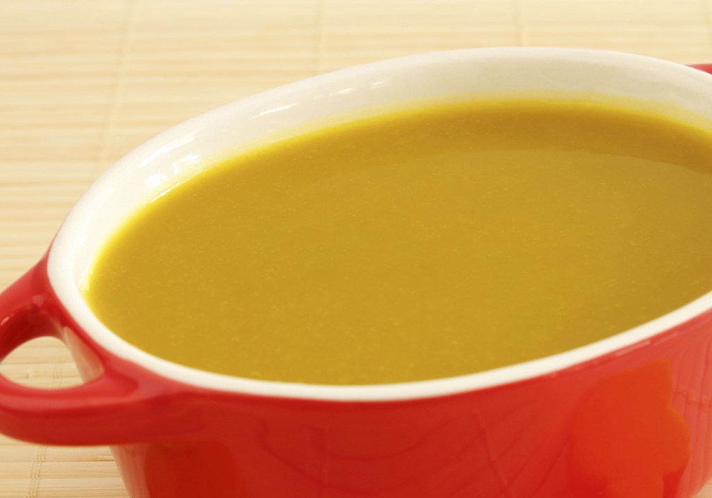 Sopa antibarriga de abóbora, couve e gengibre