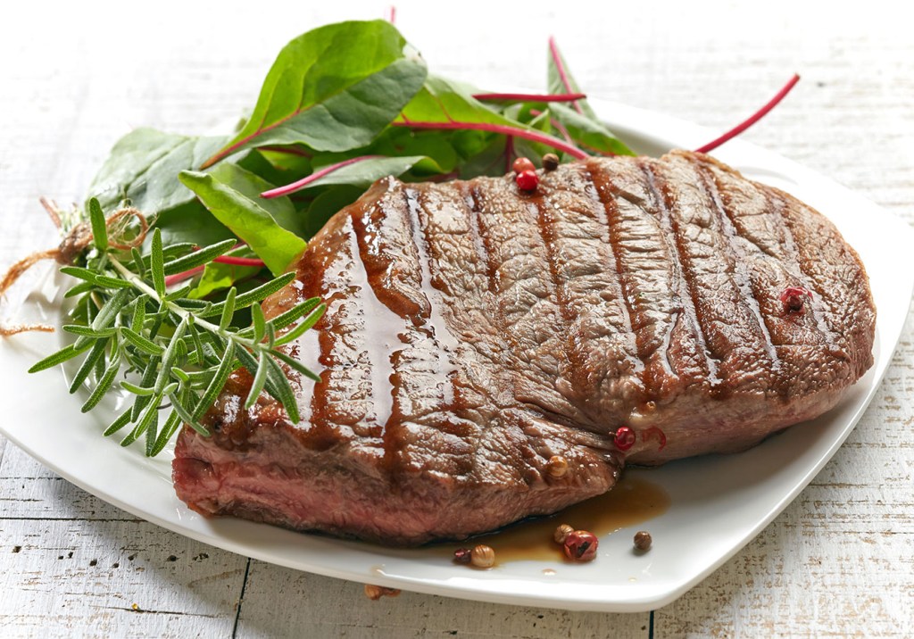 Esse filé ao molho de rúcula é simples de fazer e vai te surpreender