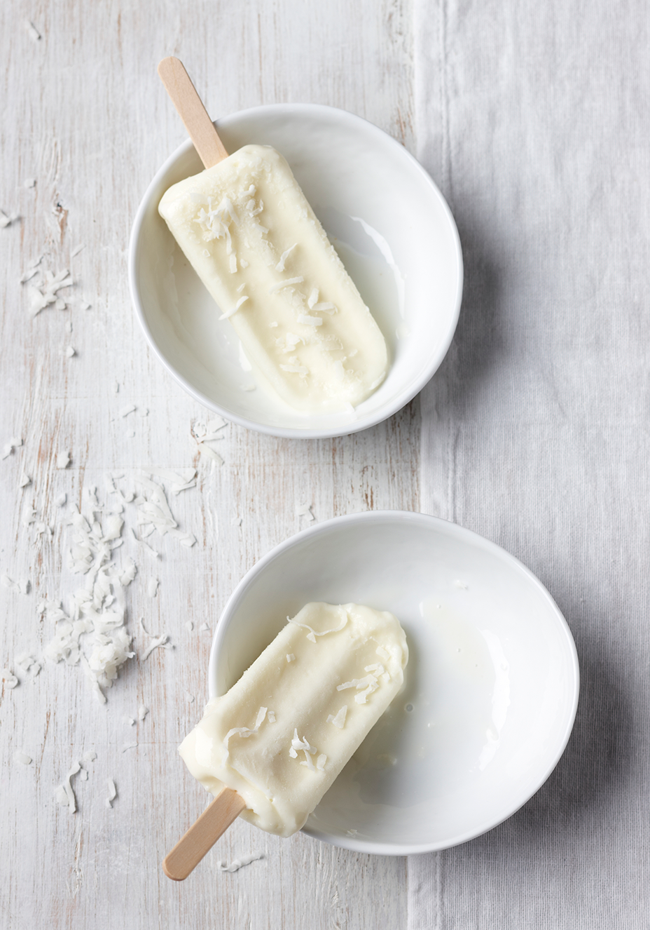 Picolé sem glúten de iogurte grego e coco. Veja a receita