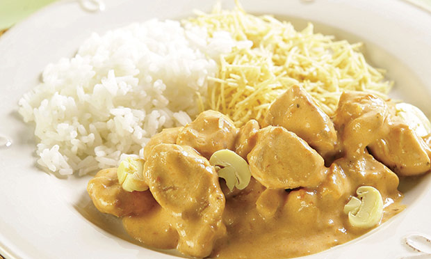 Estrogonofe de frango com biomassa de banana verde Estrogonofe de frango com biomassa de banana verde