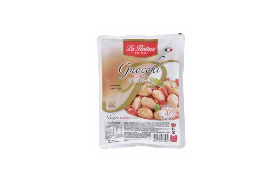 Novidade da La Pastina, o Gnocchi Integrale tem 70% de batata, 20% de farinha integral e 10% de farinha de arroz. Boa opção para quem procura uma massa com fibras e menos glúten (R$ 9,50 a embalagem de 400 g). São 127 calorias na porção de 80 g. <em>*Preço pesquisado em março de 2017</em> Novidade da La Pastina, o Gnocchi Integrale tem 70% de batata, 20% de farinha integral e 10% de farinha de arroz. Boa opção para quem procura uma massa com fibras e menos glúten (R$ 9,50 a embalagem de 400 g). São 127 calorias na porção de 80 g. <em>*Preço pesquisado em março de 2017</em>