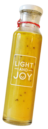 O Molho Salada Primavera, da <em>Light and Joy</em>, é livre de conservantes e oferece poucas calorias: 52 em 1 col. (sopa). Combina azeite extravirgem, água, mostarda, sucralose, limão, aceto balsâmico, ervas e sal rosa (R$24,50 o vidro com 250mL). O Molho Salada Primavera, da <em>Light and Joy</em>, é livre de conservantes e oferece poucas calorias: 52 em 1 col. (sopa). Combina azeite extravirgem, água, mostarda, sucralose, limão, aceto balsâmico, ervas e sal rosa (R$24,50 o vidro com 250mL).