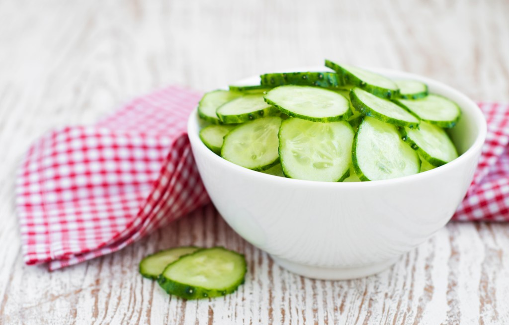 Aprenda a preparar a salada de pepino que é tendência no TikTok