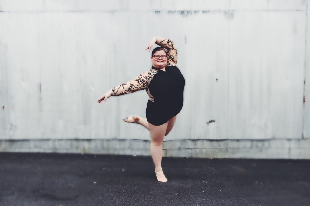 Jovem com hidrocefalia prova que a dança é para todo mundo