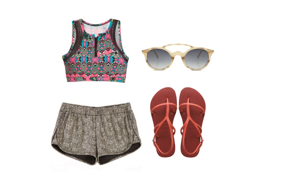 <div>Use e abuse dos tecidos brilhosos, eles são tendência e aparecem em tudo! Combine um short estilo boxeador a um top colorido mais justinho. Os chinelos aparecem em várias versões, escolha a sua favorita.</div>
<div></div>
<div>Top, Besni, R$ 39,99; short, Farm, R$ 119; chinelo, Havaianas, R$ 41,90; óculos, LIVO Eyewear, R$ 369*</div>
<div></div>
<div><em>*Preços pesquisados em dezembro de 2016</em></div> <div>Use e abuse dos tecidos brilhosos, eles são tendência e aparecem em tudo! Combine um short estilo boxeador a um top colorido mais justinho. Os chinelos aparecem em várias versões, escolha a sua favorita.</div>
<div></div>
<div>Top, Besni, R$ 39,99; short, Farm, R$ 119; chinelo, Havaianas, R$ 41,90; óculos, LIVO Eyewear, R$ 369*</div>
<div></div>
<div><em>*Preços pesquisados em dezembro de 2016</em></div>