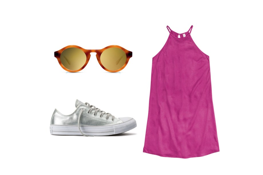 <div>Os vestidinhos fluidos são a cara a da estação - misture cores, estampas e tecidos! Os tênis metalizados continuam em alta e são superconfortáveis para sair com as amigas.</div>
<div></div>
<div>Vestido, Hering, R$ 119,99; tênis, Converse, R$ 269,90; óculos, LIVO Eyewear, R$ 429*</div>
<div></div>
<div><em>*Preços pesquisados em dezembro de 2016</em></div> <div>Os vestidinhos fluidos são a cara a da estação - misture cores, estampas e tecidos! Os tênis metalizados continuam em alta e são superconfortáveis para sair com as amigas.</div>
<div></div>
<div>Vestido, Hering, R$ 119,99; tênis, Converse, R$ 269,90; óculos, LIVO Eyewear, R$ 429*</div>
<div></div>
<div><em>*Preços pesquisados em dezembro de 2016</em></div>
