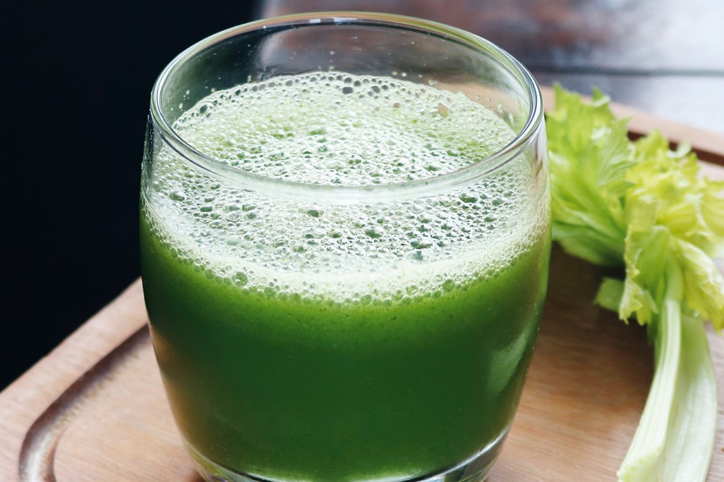 Suco verde detox da Carol Buffara faz limpeza no organismo