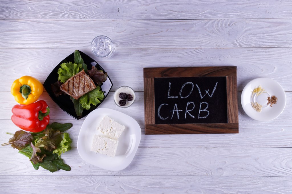 Fazendo dieta low carb? Veja como driblar os efeitos colaterais