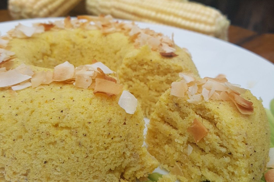 Bolo de milho saudável com óleo de coco