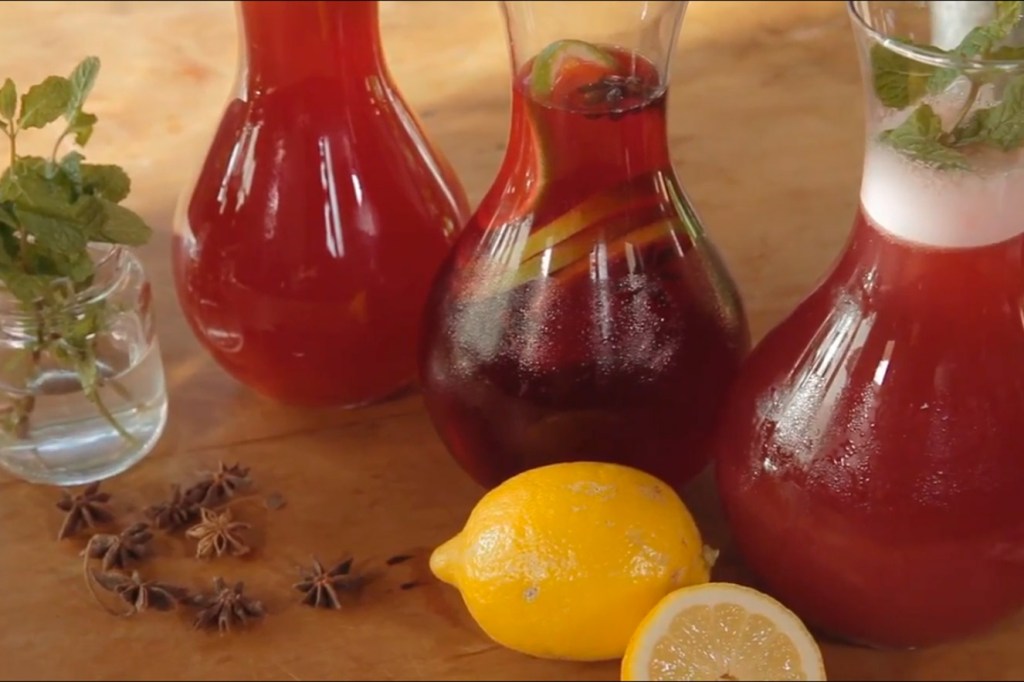 3 jeitos de deixar seu chá de hibisco mais saboroso e refrescante
