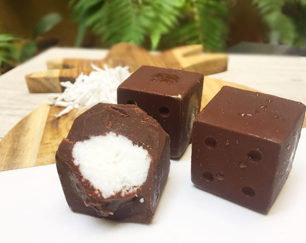 Dadinho fit de chocolate com coco para dividir com as amigas