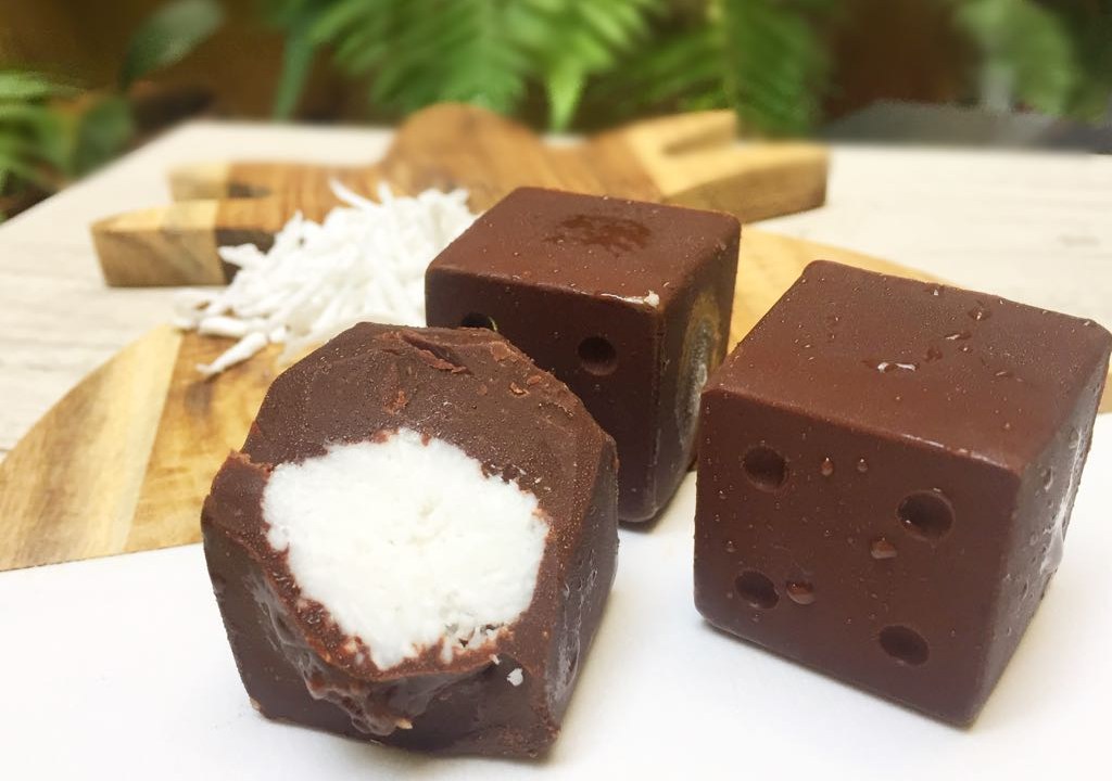Dadinho de chocolate com coco