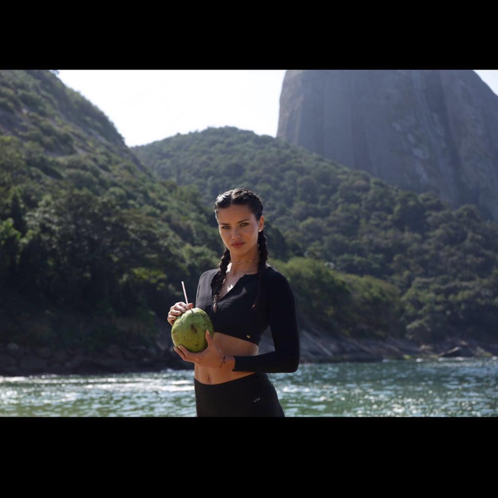 Descubra o treino favorito de Adriana Lima para queimar calorias