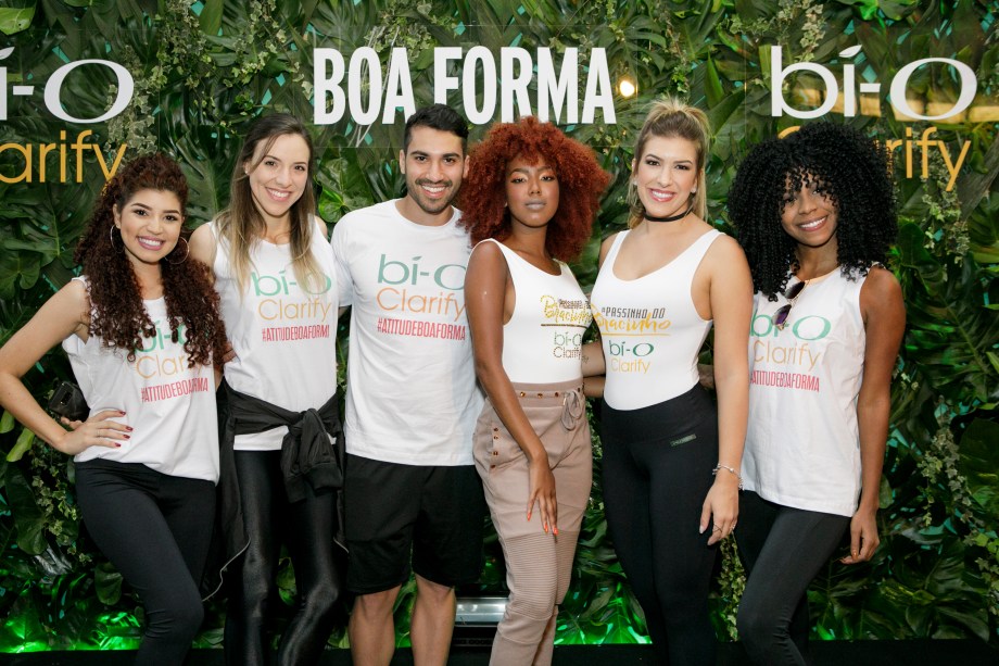 O time lindo e emporderado de Bí-O Clarify: Jessica Melo (@jessicamelooficial), Roberta e Rodrigo (@frangocombatatadoce), Lellêzinha (@lellezinha), Lorena Improta (@loreimprota) e Luane Dias (@luaneoficial). O time lindo e emporderado de Bí-O Clarify: Jessica Melo (@jessicamelooficial), Roberta e Rodrigo (@frangocombatatadoce), Lellêzinha (@lellezinha), Lorena Improta (@loreimprota) e Luane Dias (@luaneoficial).