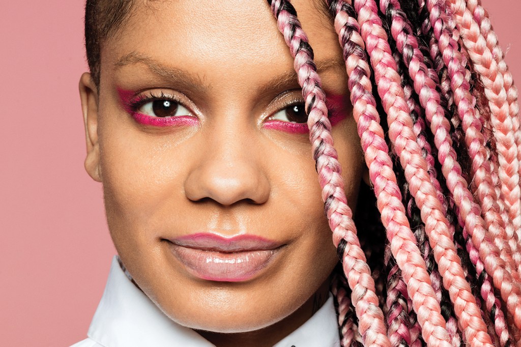 Aprenda a colocar o pink millennial no make com 4 influenciadoras