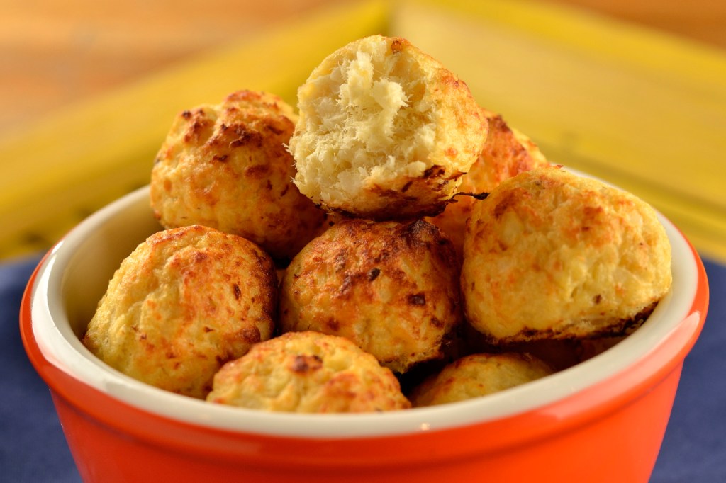 Proteico e low carb: bolinho assado de frango com couve-flor