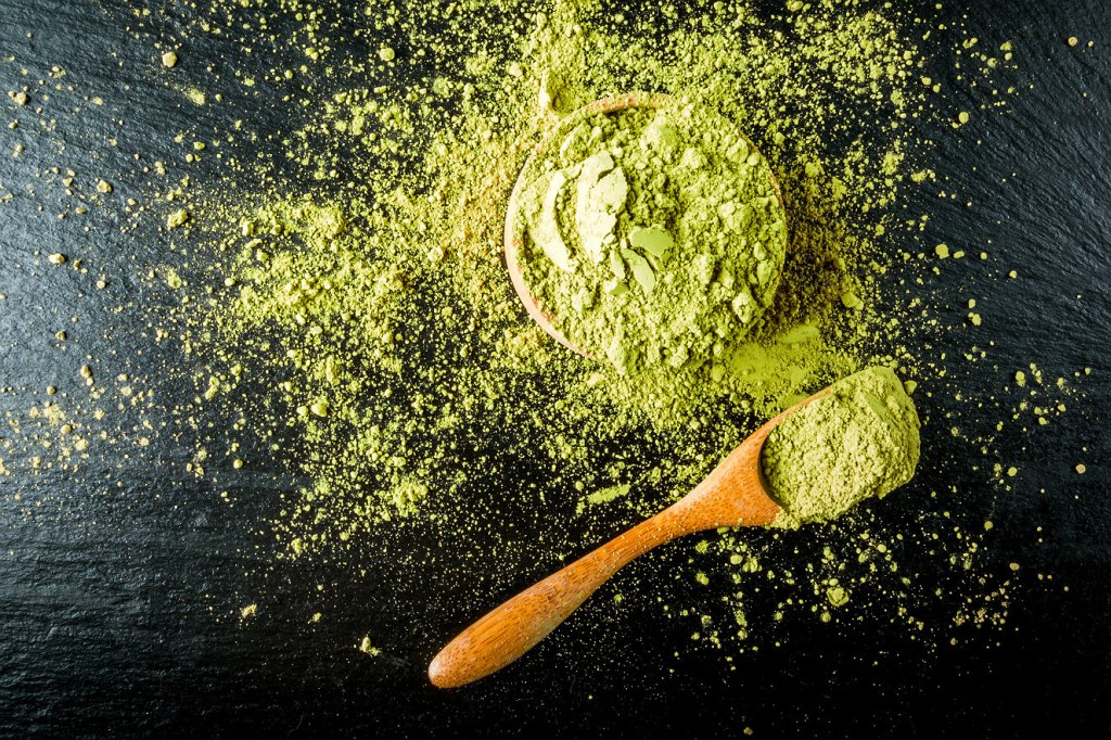 Chá de hibisco ou de matchá: qual é o melhor para você?