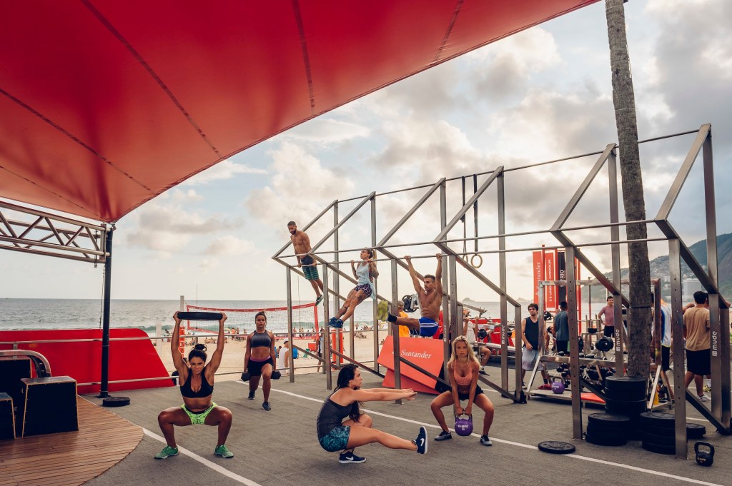 Academia ao ar livre oferece aulas gratuitas no Rio de Janeiro