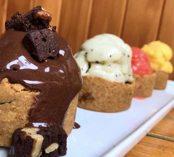 Copinho de cookie sem glúten com sorvete