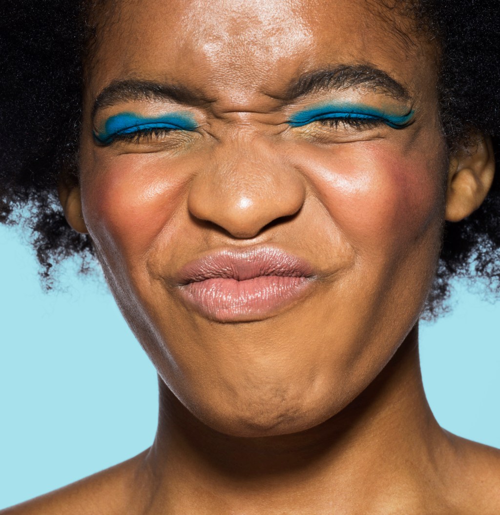 Aprenda como fazer uma massagem facial com colher