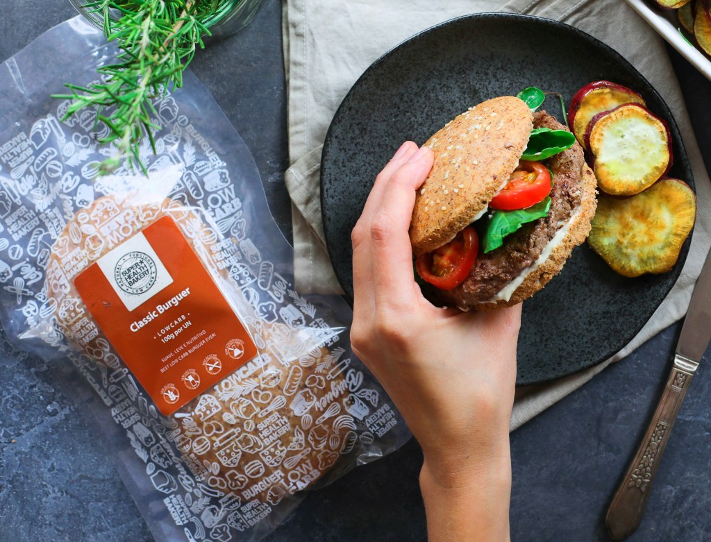 Super Health Bakery Pão de hambúrguer: com farinha de linhaça dourada e gergelim branco