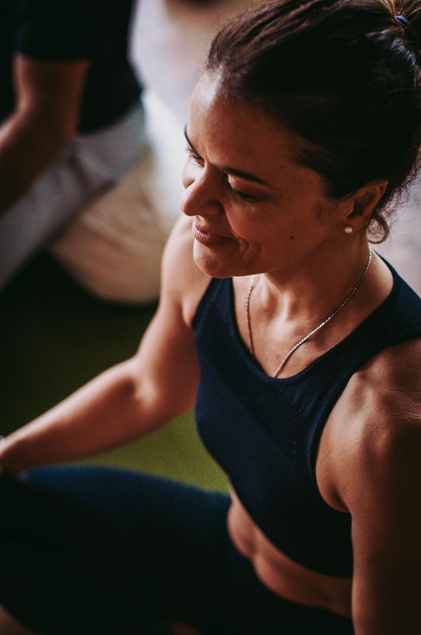 Yoga Vyayamapowered by Naam, como ensinado por Dr Levry: prática é feita toda online