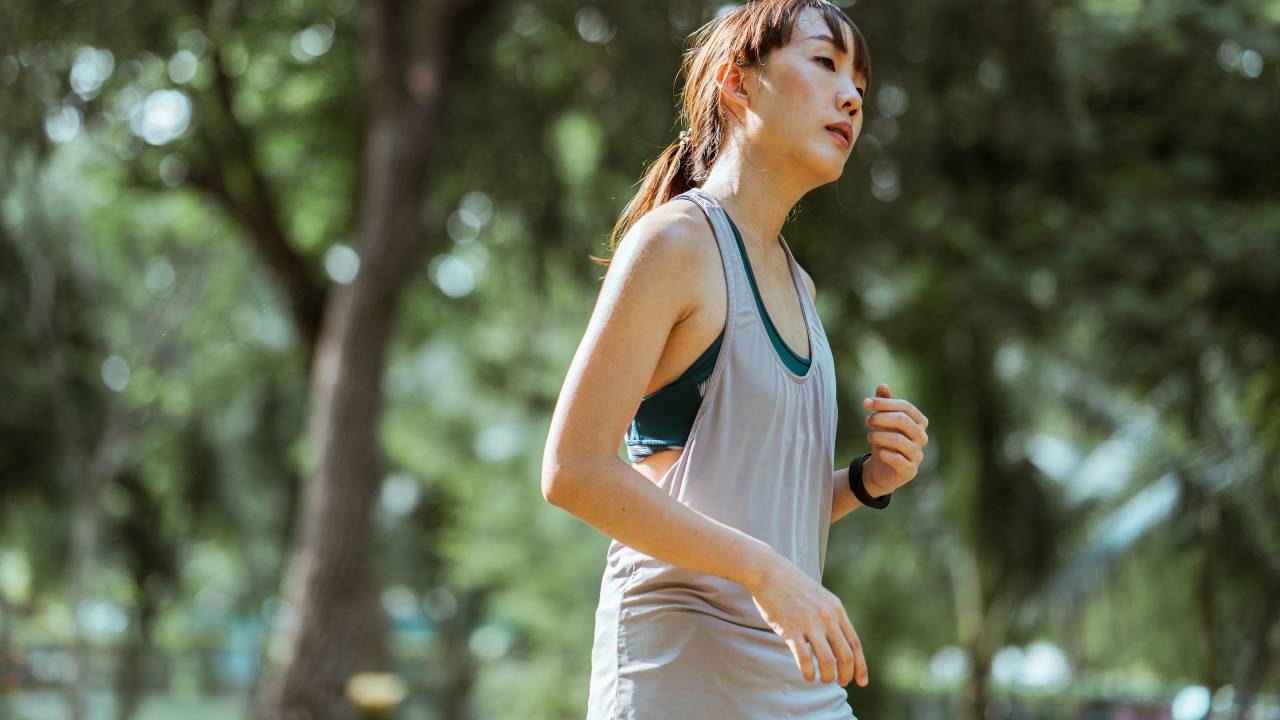 mulher cansada após corrida - produtos para liberação miofascial