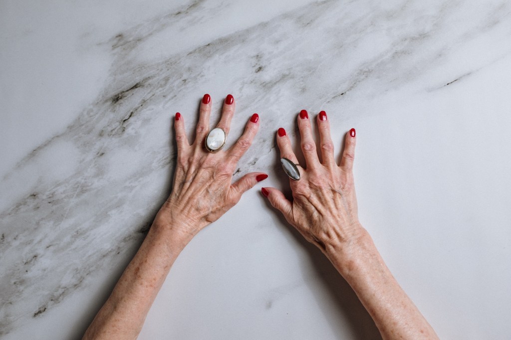 Como parar de roer as unhas?