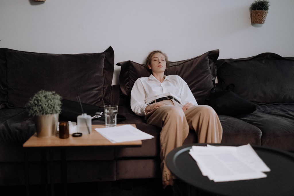 pexels-ron-lach-8487206 depressão e saúde mental no trabalho