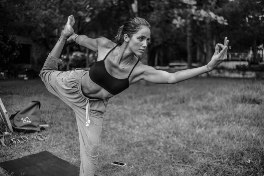 Modelo Mari Beltrame lança projeto de yoga e autoconhecimento 