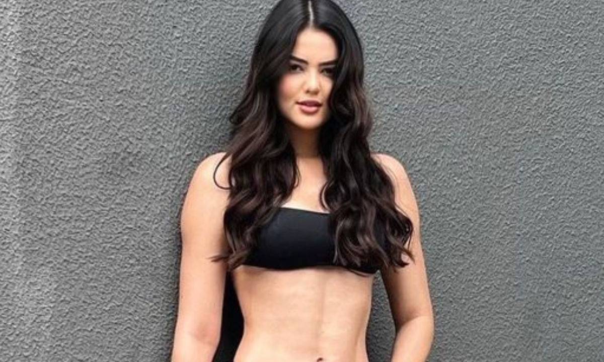 Eslovênia Marques mostrando barriga após lipoaspiração LAD