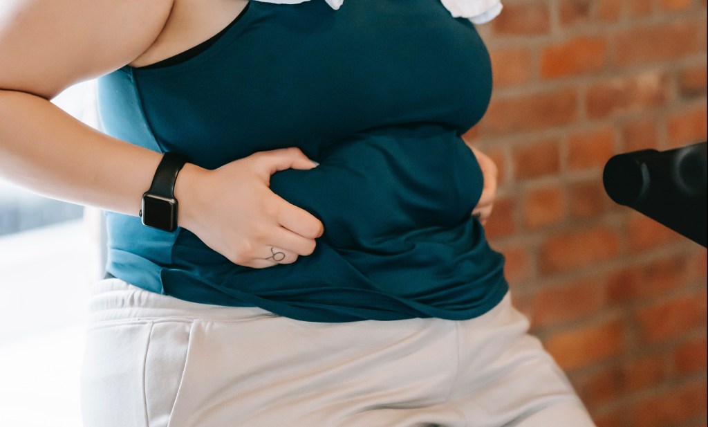 Gordura abdominal: saiba quais atitudes fazem com que ela aumente