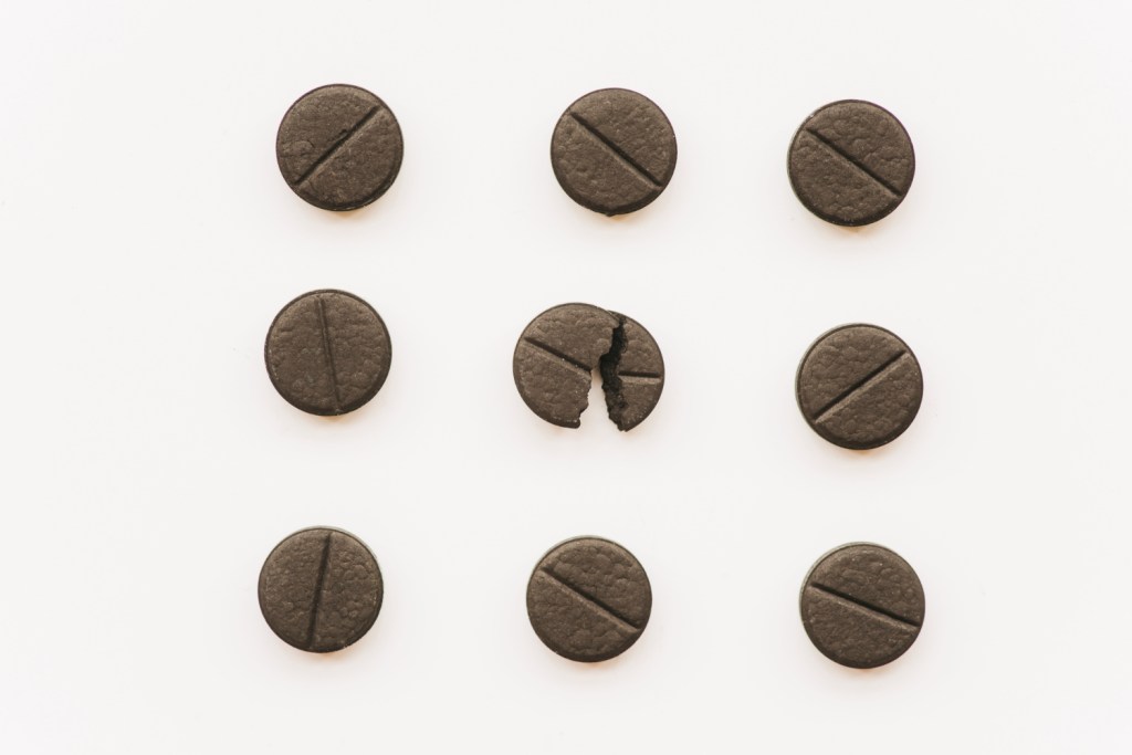 Cafeína em cápsula: benefícios e precauções