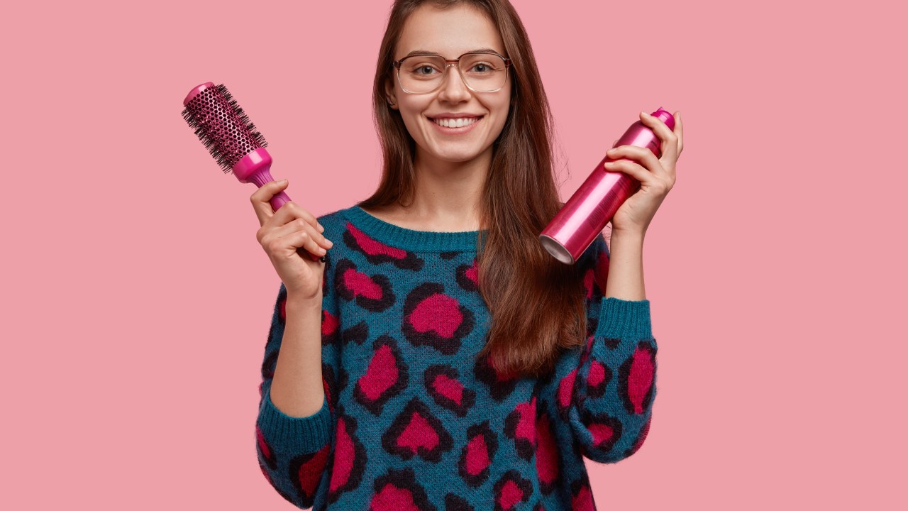 Aprenda a forma certa de usar o shampoo a seco
