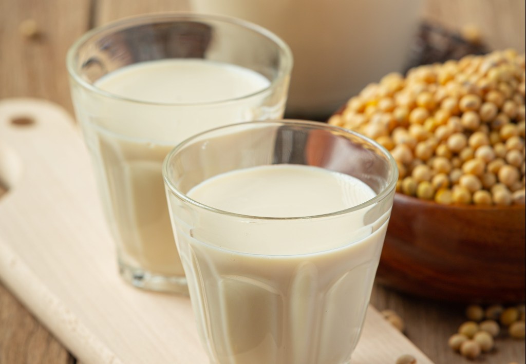 Como trocar o leite animal por vegetal: 3 passos simples
