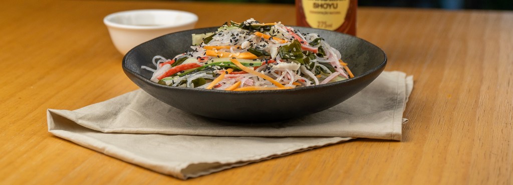 Salada Harusame: receita traz a massa oriental como protagonista