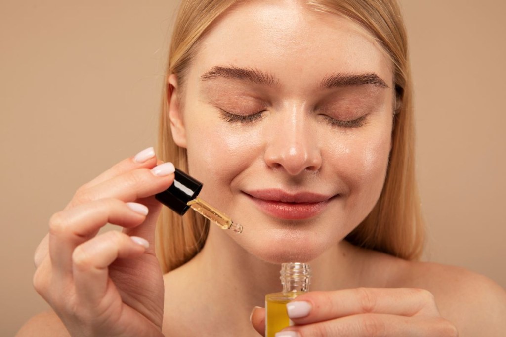 Guia completo: como usar e armazenar a vitamina C no skincare