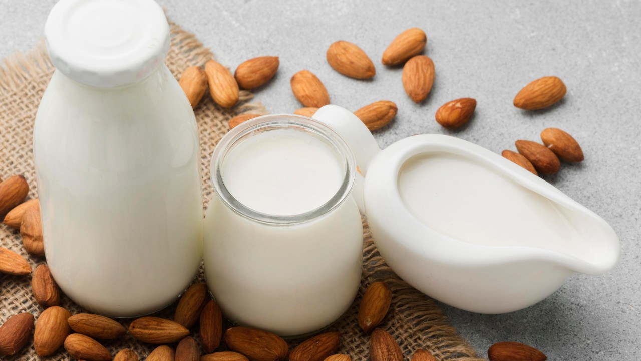 Veja como as bebidas vegetais contribuem com o fornecimento de cálcio no organismo