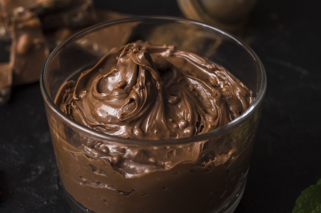 Mousse de chocolate saudável: receita leva só 3 ingredientes