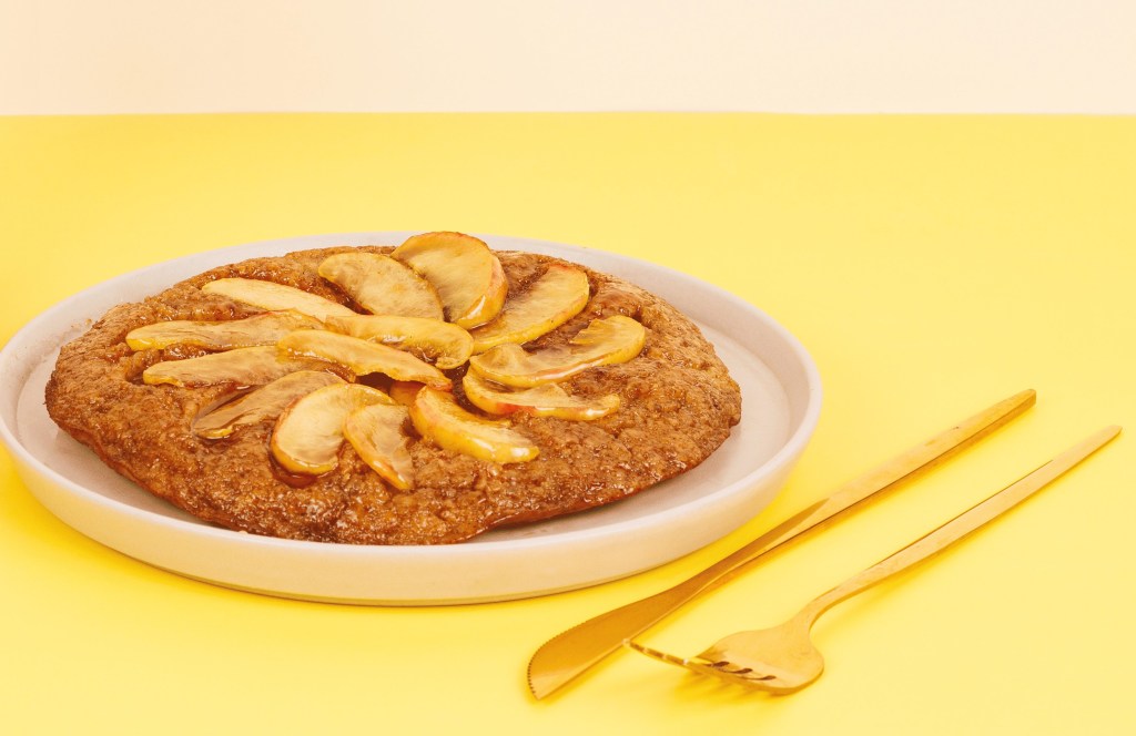 Bolo de maçã na frigideira: receita nutritiva e rápida para seu dia a dia