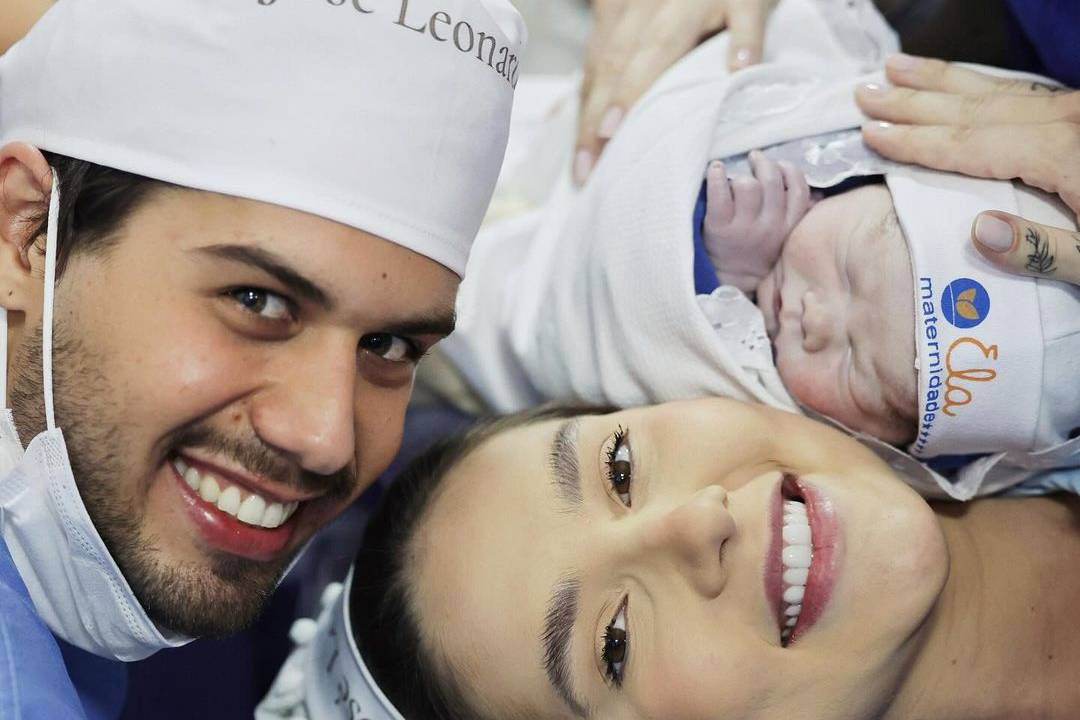 foto de Virginia e Zé Felipe com o novo filho, José Leonardo