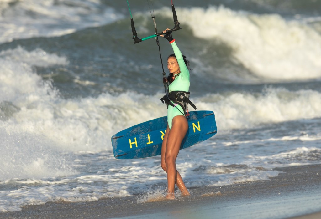 Descubra o kitesurf com Larissa Chehuen: paixão, desafios e dicas essenciais