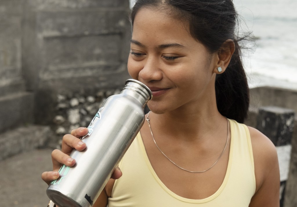 Como higienizar sua garrafa de água e garantir a saúde na hidratação