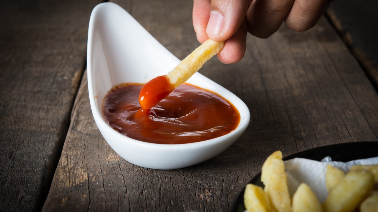 Confira como escolher um ketchup mais saudável