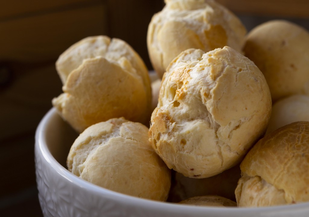 Pão de queijo fit multigrãos: um jeito saudável de aproveitar essa delícia