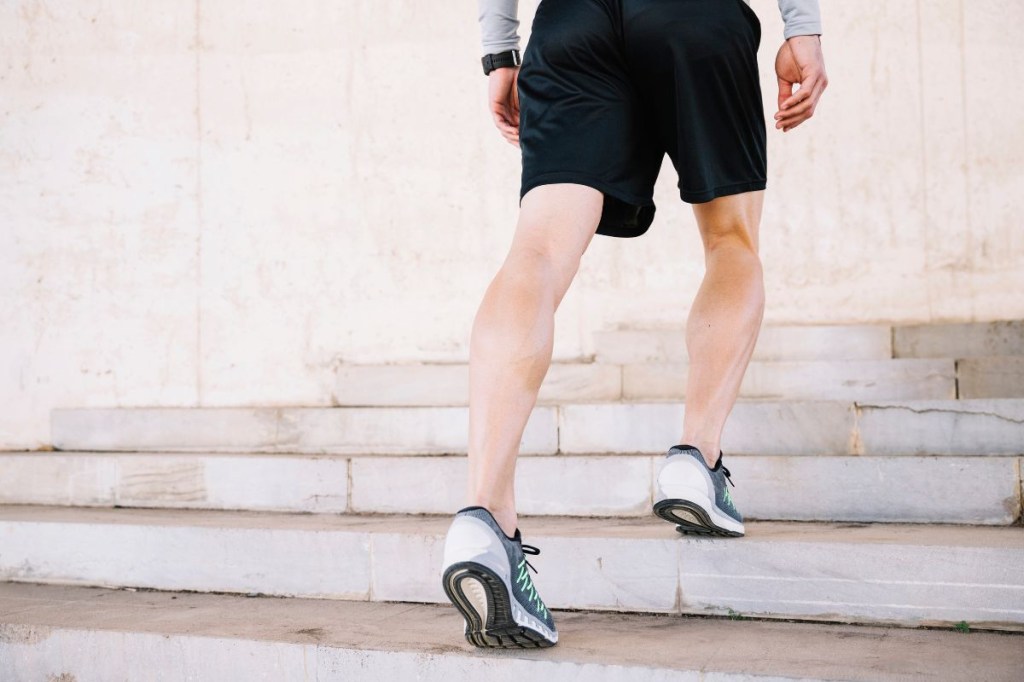 7 exercícios essenciais para fortalecer suas panturrilhas e cuidar da saúde