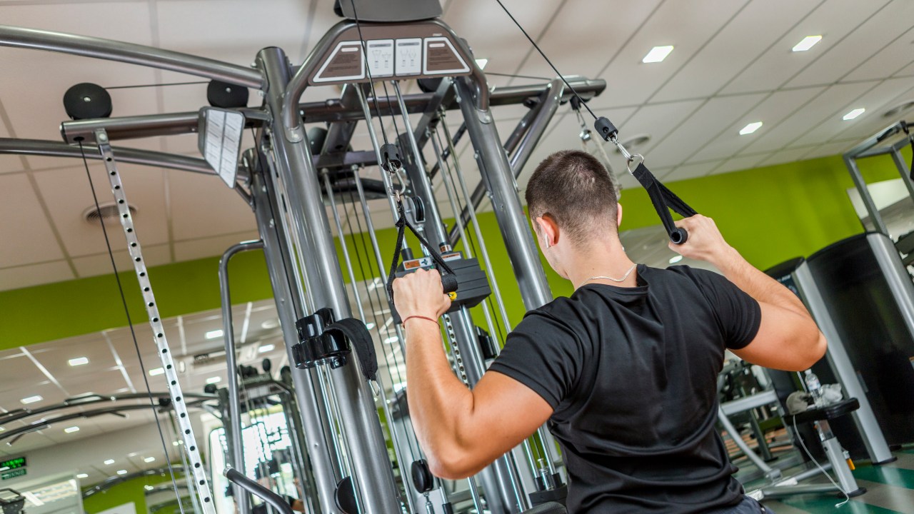 Confira quais são os preços de uma máquina de musculação multifunções