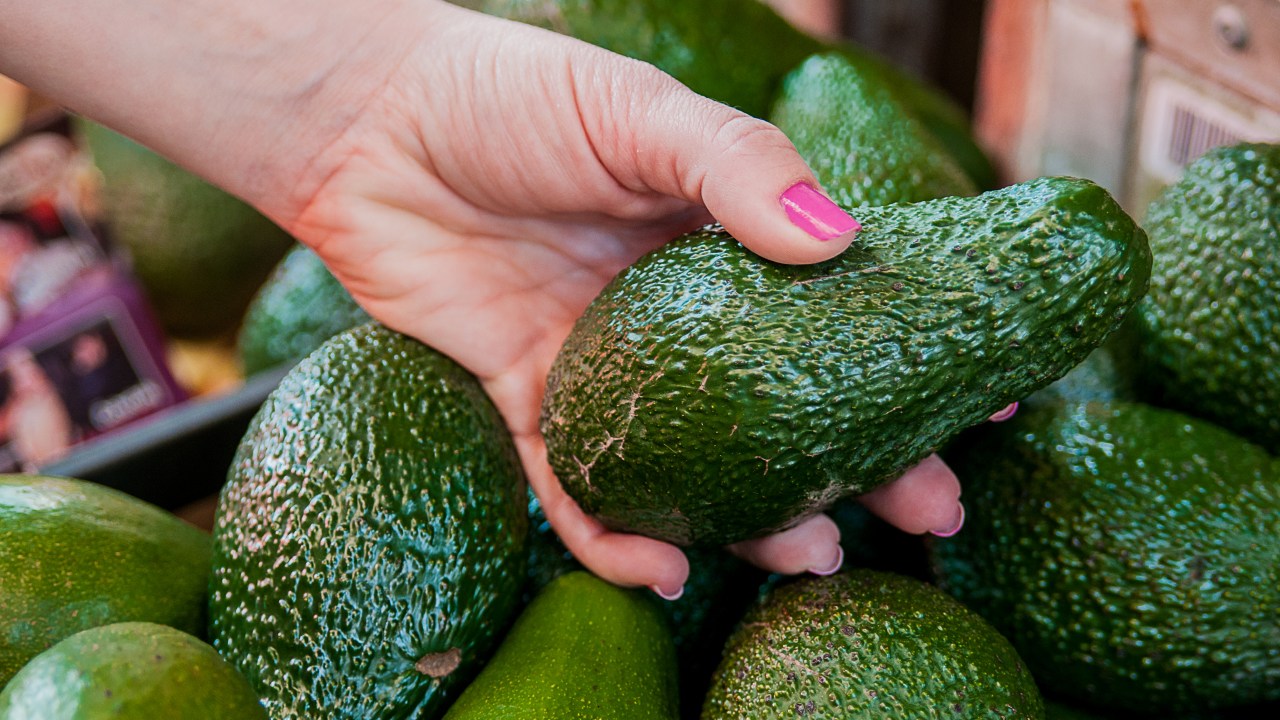Conheça as frutas mais calóricas e suas calorias a cada 1--h