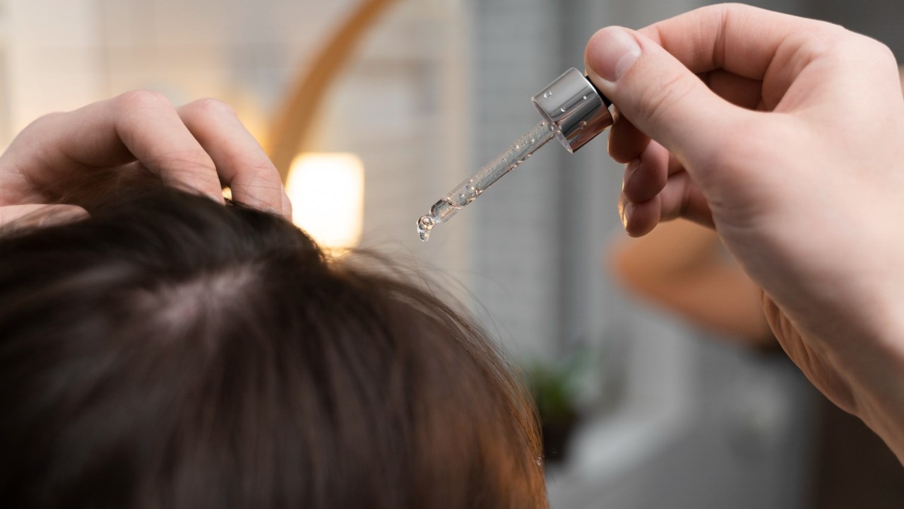 Confira quais são as indicações e como usar o minoxidil
